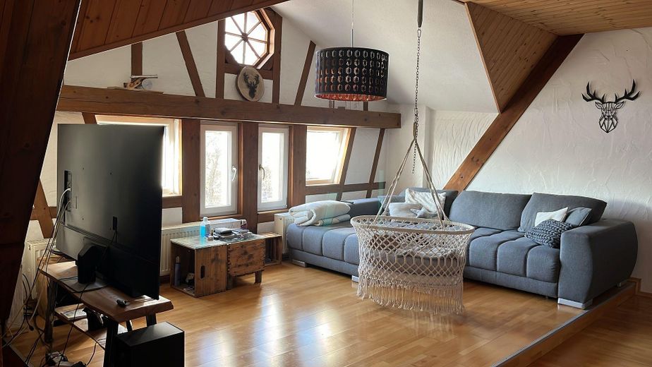Ruim 3,5-kamerappartement met balkon, tuin en parkeerplaats – Foto 1