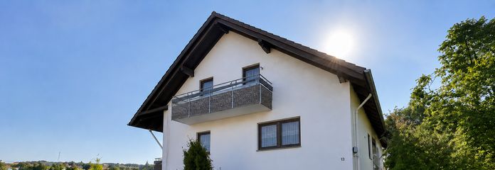 Living with a View: Spacious 5-Room Apartment with Large Balcony and Garden Use in Illingen