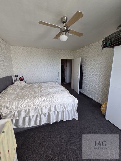 Familienfreundliche 4,5-Zimmer-Wohnung mit Balkon, Aufzug und idealer Raumaufteilung – Schlafzimmer Bild 2