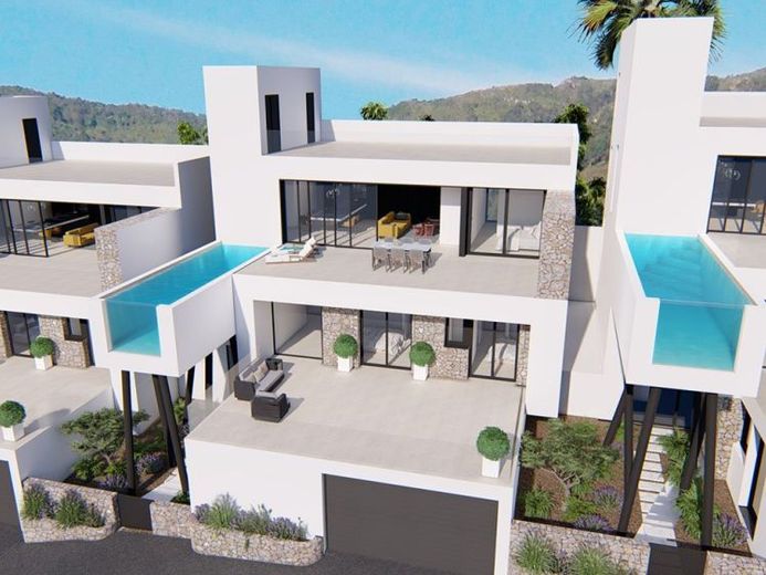 Großzügige und exklusive Villen mit 3 Schlafzimmern, 3 Bädern, Gäste-WC, Infinity-Pool, Garage/Keller und Meerblick – Foto 1