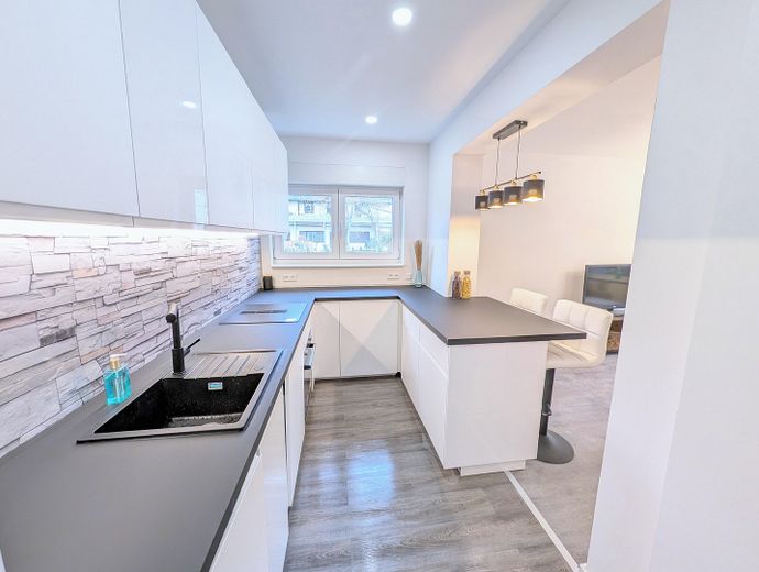 Renovierte Terassen-Wohnung in begehrter Lage Zehlendorf - sofort bezugsfrei, ohne Provision – Küche