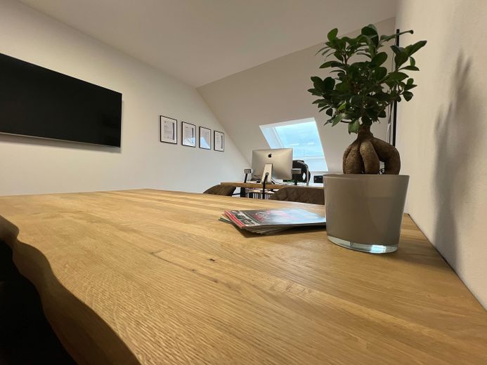 Exclusivo piso de 6 habitaciones con una suite principal, opción de refrigeración y dos grandes terrazas en la azotea – Büro