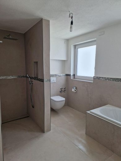 Hochwertige 3-Zimmerwohnung mit Erstbezug nach Kernsanierung – Ihr neues Zuhause auf Neubauniveau! – Badezimmer