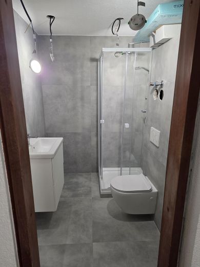 Frisch renovierte 1-Zimmer-Wohnung mit Wintergarten & Stellplatz in Ludwigsburg-Neckarweihingen – Foto 2