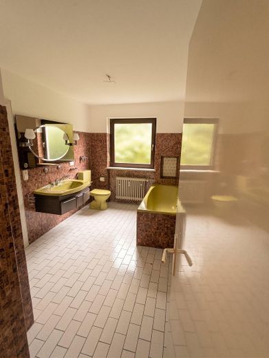 Rosenheim’de merkeze yakın bahçeli ve garajlı ikiz ev, komisyonsuz – Bad im OG
