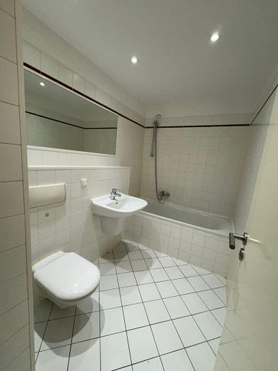 2 Teilmöblierte Zimmer Wohnung mit eigener Garage – Foto 13