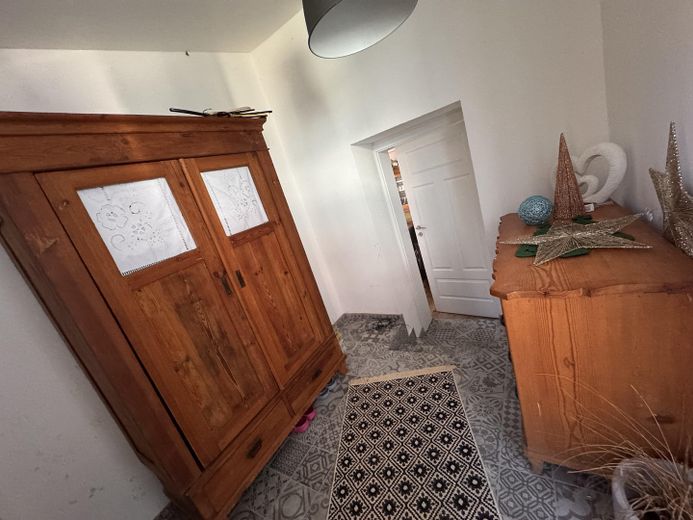 Casa unifamiliar/casa de campo con taller, gran parcela, granero y establo – Foto 9