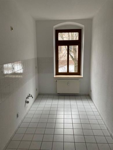 Gemütliche 3-Zimmer mit Laminat, Balkon und Wannenbad in zentraler Lage! – PHOTO-2023-02-07-09-26-38