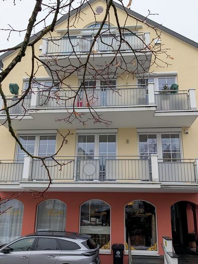 Exclusive 3-Zimmer-Etagenwohnung in Bestlage - Komfortabel, barrierefrei, Lift & ideal für Paare – Hausansicht 1