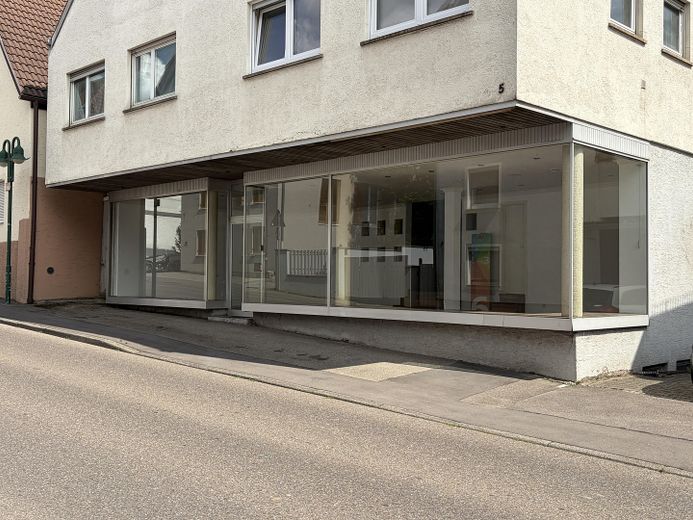 Bright commercial space with shop windows, 83 sq m, in Sachsenheim – Photo 9