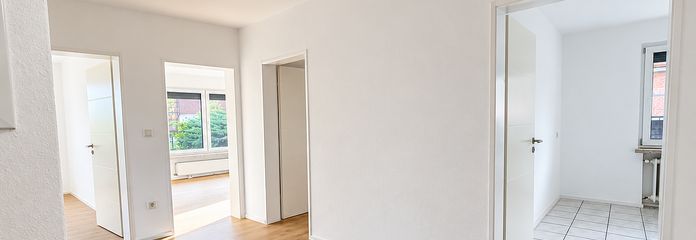 Primera ocupación tras la reforma: espacioso piso de 4 habitaciones con terraza y 106 m² en Springe – Flur