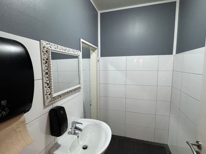 Türkisches Holzkohle Restaurant mit Ausbaumöglichkeiten  in Hamburg Jenfeld – Eingang Wc