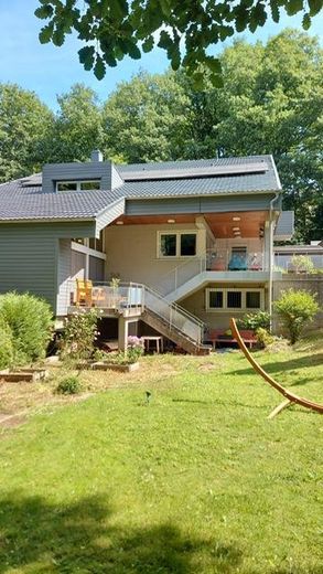 Großzügiges 1-2 Familienhaus mit viel Platz und gehobener Ausstattung – Gartenansicht