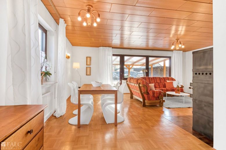 Freistehendes Einfamilienhaus mit Einliegerwohnung: Bietet Raum für vielfältige Lebenskonzepte – Wohn-Esszimmer