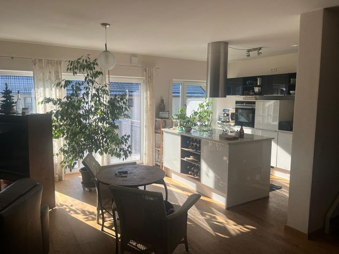 Maisonettewohnung in Amberg bei Buchloe – Wohnzimmer offene Küche 1.OG