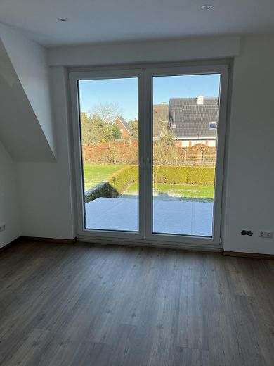 5 Zimmer Masionette-Wohnung, 117qm auf zwei Ebenen mit Balkon und neuwertiger EBK – Wohnzimmer
