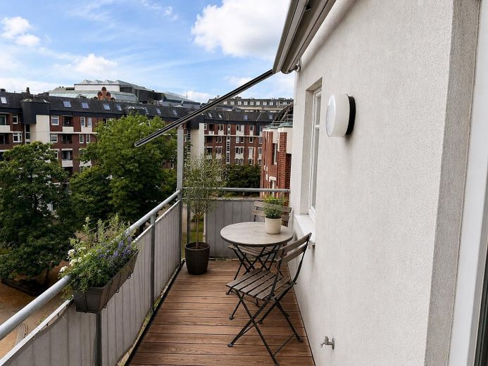 Privat & ruhig Wohnen auf 152qm über den Dächern von St. Georg – Balkon mit freiem Himmel
