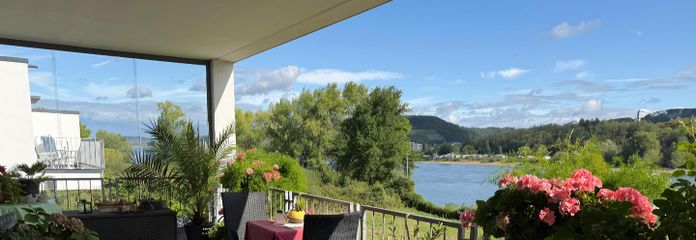 Exklusive 2 Zimmerwohnung mit 22 m2 Balkon 1. Rheinlage