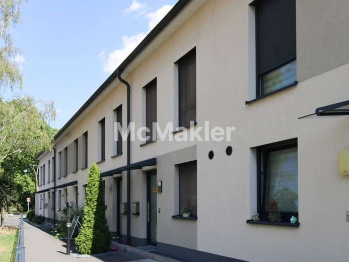 Einziehen und genießen. Familienfreundliches, modernes Reihenmittelhaus. – Foto 1