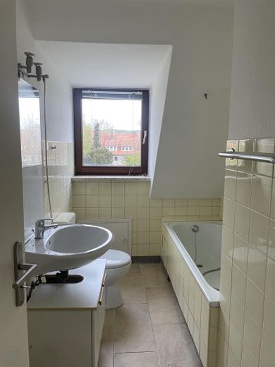 Charmante 2,5-Zimmer-Wohnung mit Wohlfühlcharakter – Badezimmer