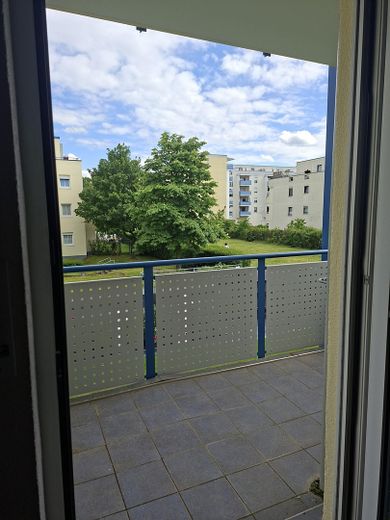 Helle 3-Zimmer Eigentumswohnung mit zwei Balkonen in ruhiger Lage von Karlsruhe-Neureut – Wohnzimmerbalkon
