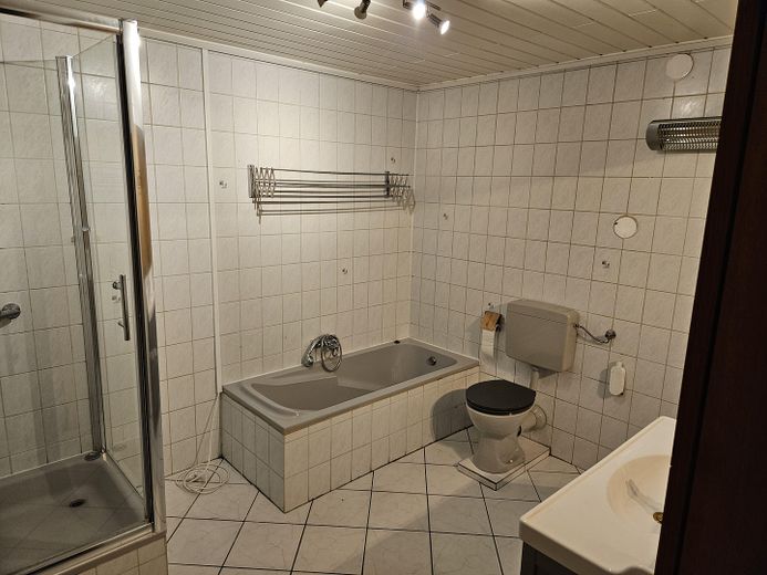 schöne 3 Zimmer Wohnung in Ingelheim – Badezimmer