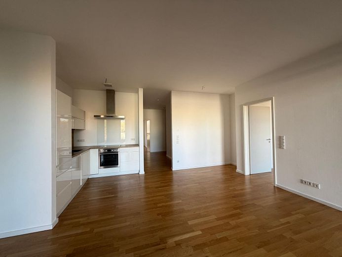 Ein Ort zum leben und Wohlfühlen- Eigentumswohnung in Tiergarten – Wohn- Essbereich