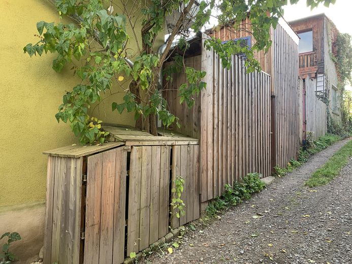 Zugang von hinten durch Gasse