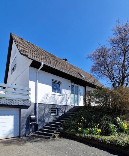 Casa unifamiliare con giardino, garage e posto auto – Photo 1