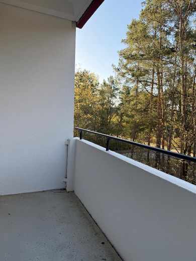 Erstbezug nach Sanierung – moderne 4-Zimmer-Wohnung mit Balkon und Blick ins Grüne – Balkon