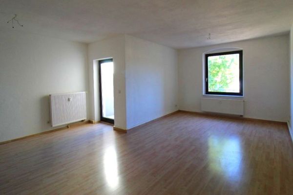 Balkon ve ankastre mutfaklı, merkeze yakın sakin konumda yaşam