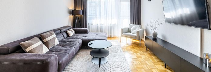 Business Living Bamberg | Tamamen mobilyalı · Her şey dahil · Merkezi konum – Stilvoll möbliertes Wohnzimmer