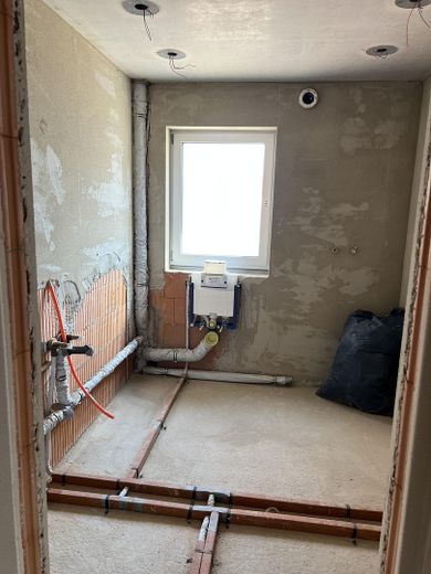 Erstbezug! Großzügige 3-Zimmer Neubau QNG Wohnungen in Langenmosen bei Schrobenhausen! – Badezimmer
