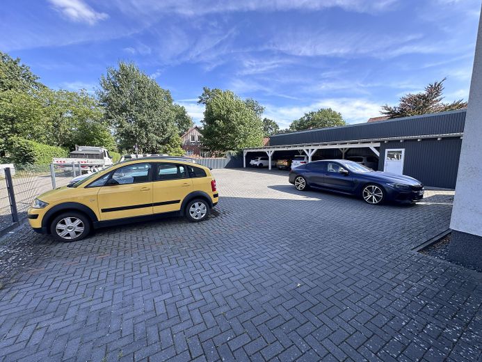*Neuwertig & Zentral*: Geräumige 4-Zi.-Wohnung mit Balkon & Gäste-WC in Westerbeck – Parkplatz