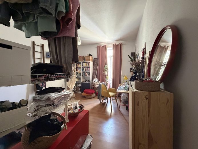 Appartamento centrale di 3 locali nel Nordend con cucina componibile e bagno con luce naturale – Zimmer 1