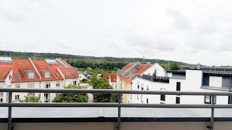 Vita assistita con terrazza sul tetto: vista panoramica sulla Stadtwald, pronta per essere abitata e senza provvigione – Weitblick über den Stadtwald