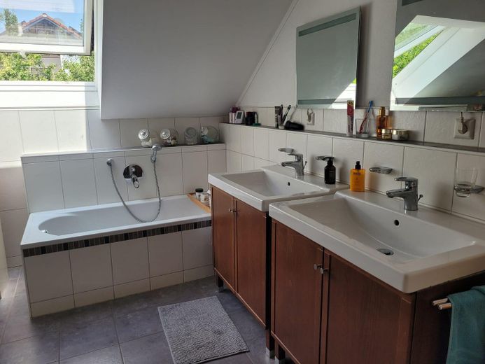 Maison jumelée avec une belle vue dans un quartier calme à Calw-Altburg – Badezimmer