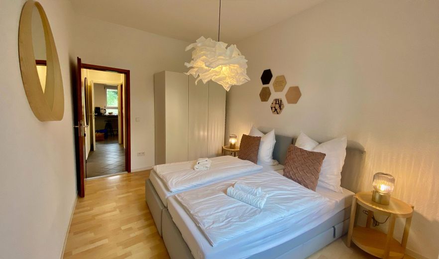 Schlafzimmer 1