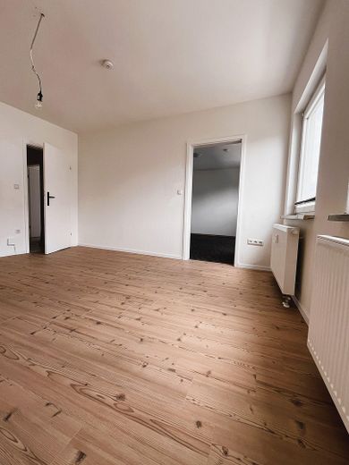 Gemütliche, frisch sanierte Zweizimmerwohnung in Elze – Wohnzimmer