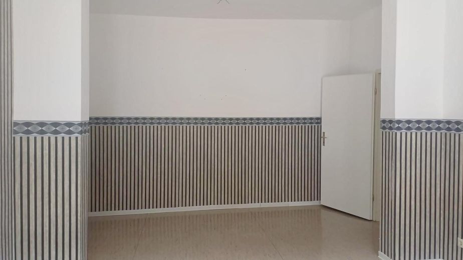 Gepflegte 2-Zimmer-Wohnung mit Balkon in Bremerhaven – Wohnzimmer