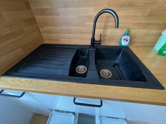 Tharandt près de Dresde - ancien bureau de poste impérial à rénover entièrement - appartement de 6 pièces à l'étage, 2 salles de bains, 2e étage – Spüle