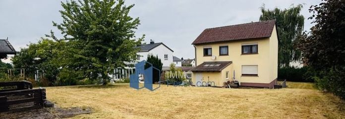 Чарівний односімейний будинок із великою земельною ділянкою в престижному житловому районі Імменгаузена