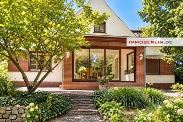 IMMOBERLIN.DE - Toplage beim Ortskern! Komfortables Haus mit großem Garten in Havelnähe