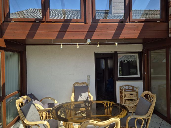 Einfamilienhaus mit Einliegerwohnung, Wintergarten, Garage und Gartenparadies auf 708 m2 – Wintergarten OG