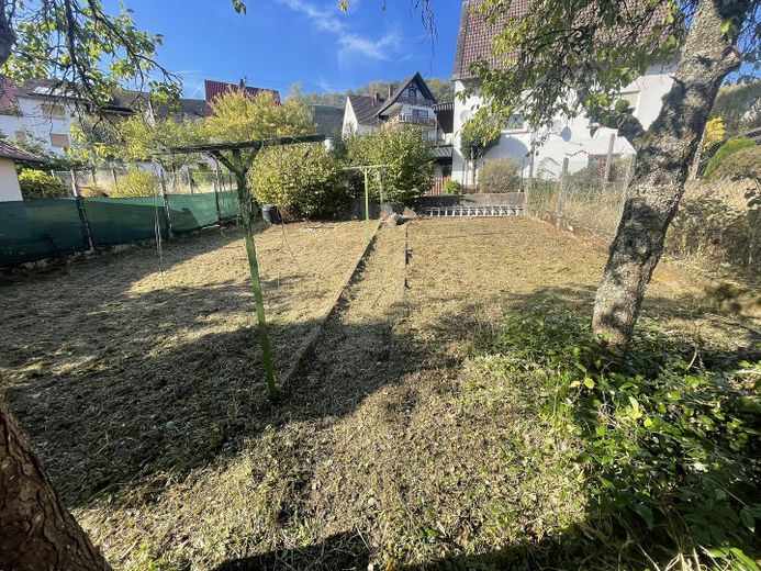 Wolnostojący dom jednorodzinny z garażem i ogrodem – Gartenansicht