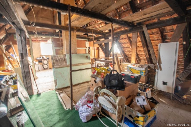 2x Einfamilienhäuser mit Entwicklungspotenzial - Teilvermietete Kapitalanlage in Rollshausen! – Haus 1 Dachboden
