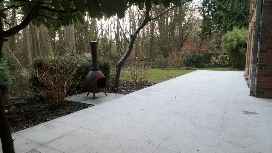 Wohnerlebnis am Jenischpark: traumhafte Erdgeschoßwohnung mit eigenem Garten von Privat – Terrasse
