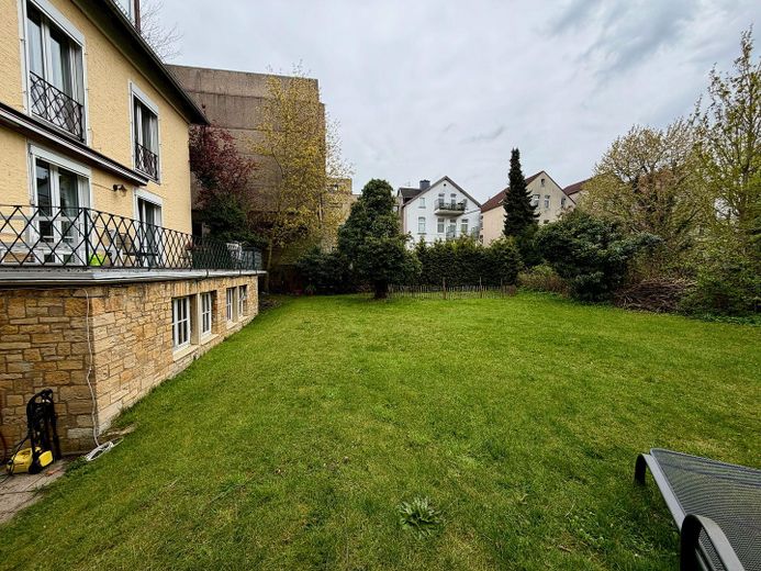Vermietetes Altbau‑Mehrfamilienhaus in zentraler Lage – fünf Wohneinheiten mit Charakter – Foto 9