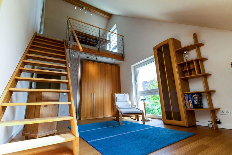 Casa passiva PLUS di architetto, classe energetica A+ (5,0 kWh/m²a) a Weisenheim am Sand – Galeriezimmer