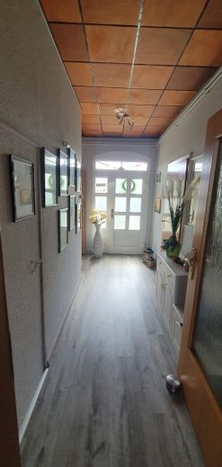 Großzügiges Bauernhaus-Idyll mit Scheune, Ausbaureserve und Weideland – Eingangsbereich